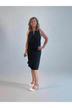 Robe Anna Willi intemporelle à louer 5 jours ou 1 mois de face gros plan
