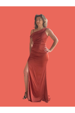 Robe longue fendue rouge bordeau à louer pour un mariage, un cocktail, une soirée festive, un gala
