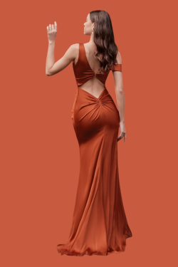 Robe rouille / bordeau Karla.Robe longue dos nu pour cocktail, gala, mariage à louer sur OŪ La mode qu’on loue