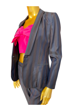 Veste de tailleur bleu foncé et rose fuchsia en location