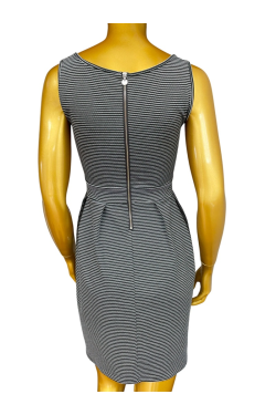 Robe rayée noire et blanche avec fermeture éclaire à louer