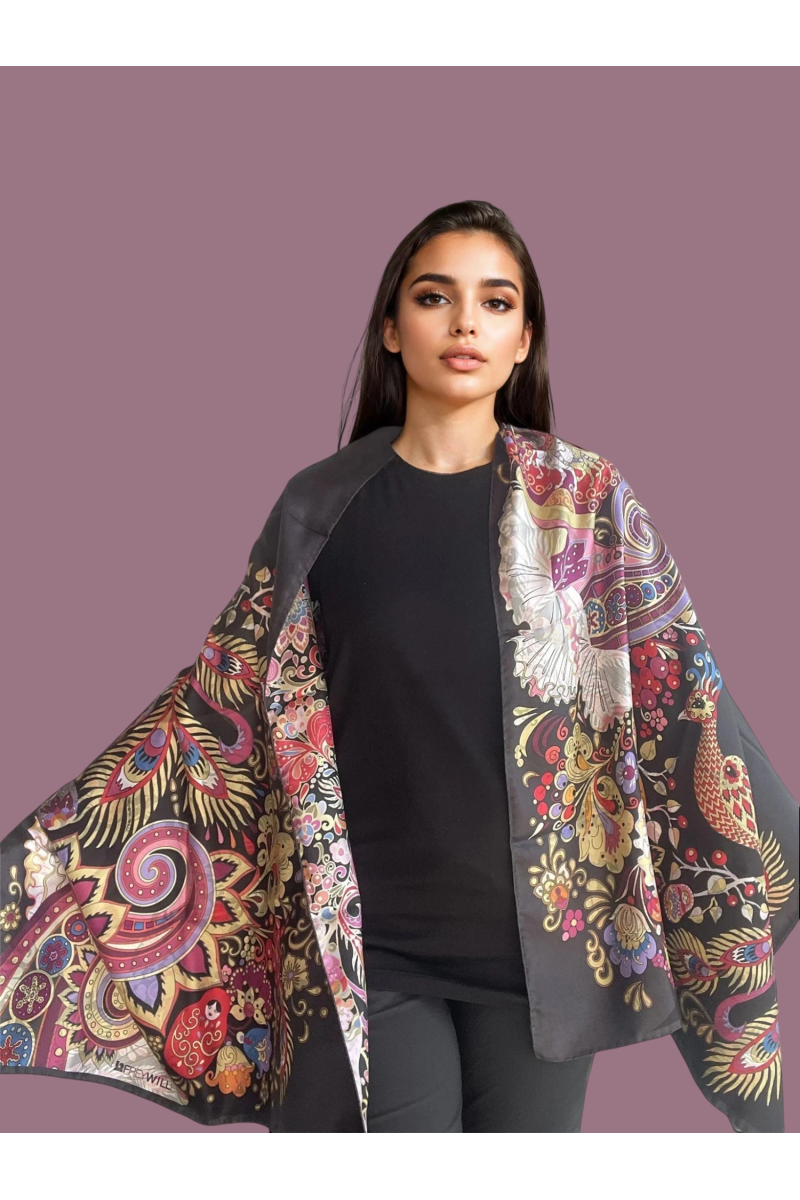 Foulard grand format Folkloric Masterpiece de Freywille en location