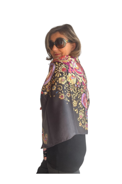 Foulard grand format Folkloric Masterpiece de Freywille en location