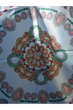 Détail de design de diamant bleu et rose en location