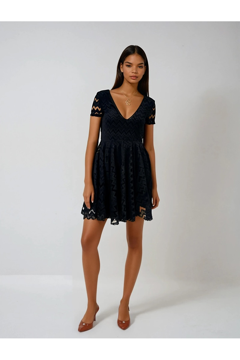 Robe en dentelle en location sur OŪ La mode qu’on loue