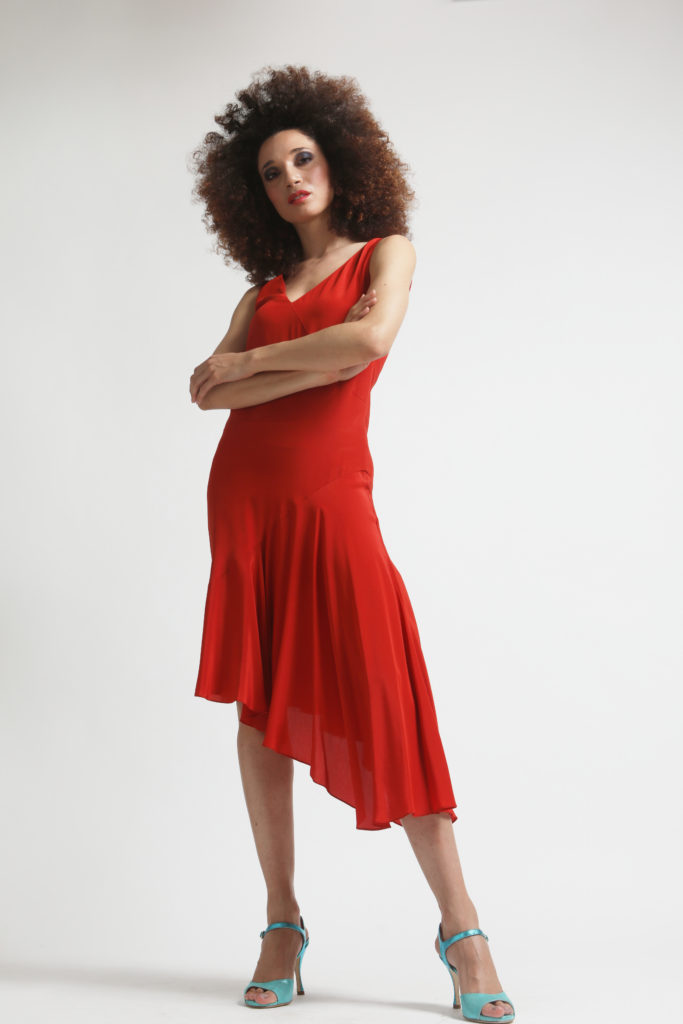 Robe grand prix asymétrique rouge de chez Jenny Sacerdote