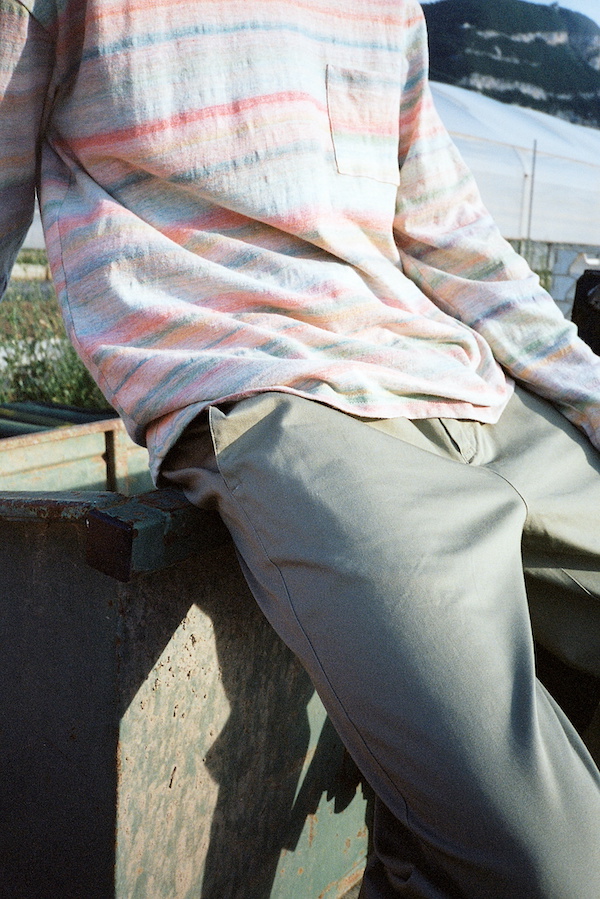 Pantalon kaki easypants chrest dispo à la location de vêtements pour hommes