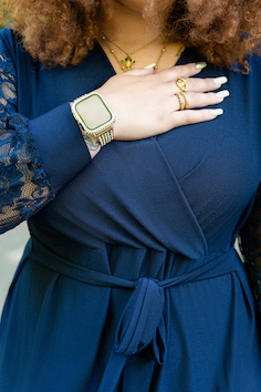 Robe grande taille avec les manches à dentelles
