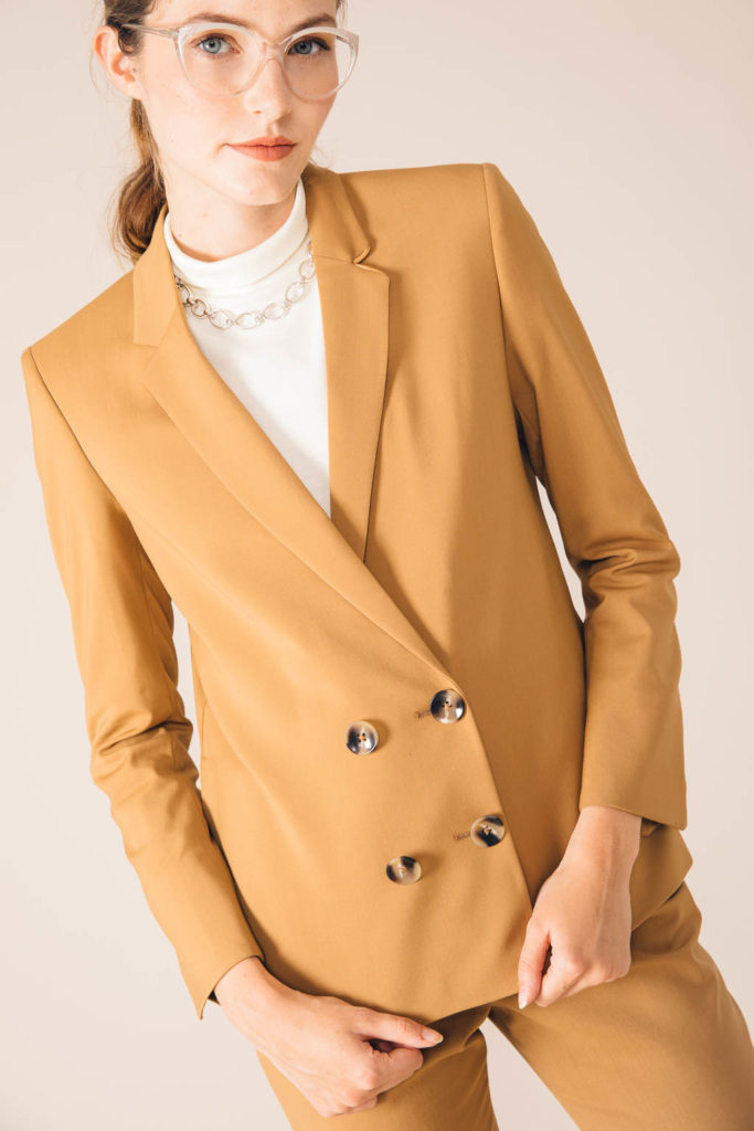 tenue de bureau femme veste Boston beige