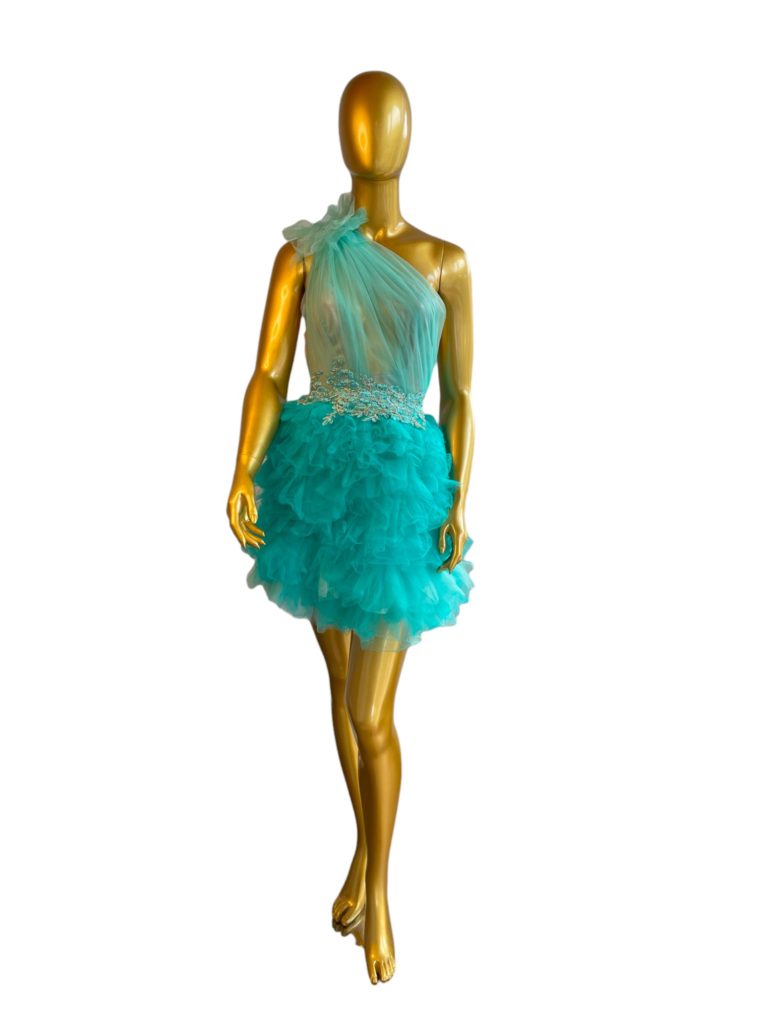 La location de robes de soirée, Jennifer Caschera