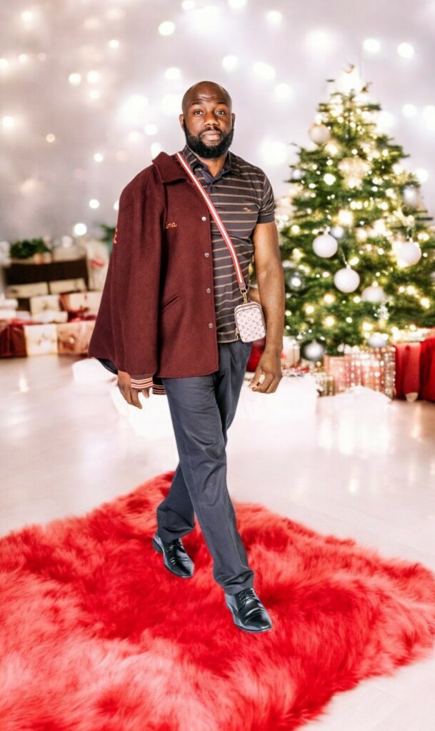 Tenue chic et décontractée composée d'un pantalon de la marque Crest, un Polo de la marque Palasana, une pochette Louis Vuitton, une veste Maison Standard. A louer pour les fêtes du OŪ La mode qu’on loue