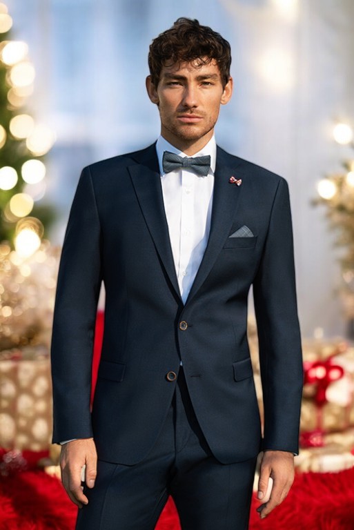 Costume pour homme en location sur la plateforme de location de vêtements OŪ La mode qu’on loue. Idéal pour fêtes, mariage ou cérémonie diverse.